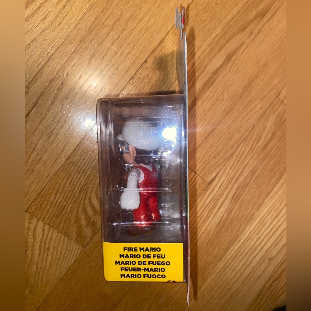 Super Mario Brothers - 4” Fire Mario Figurine w/fireball - Picture 4 of 6